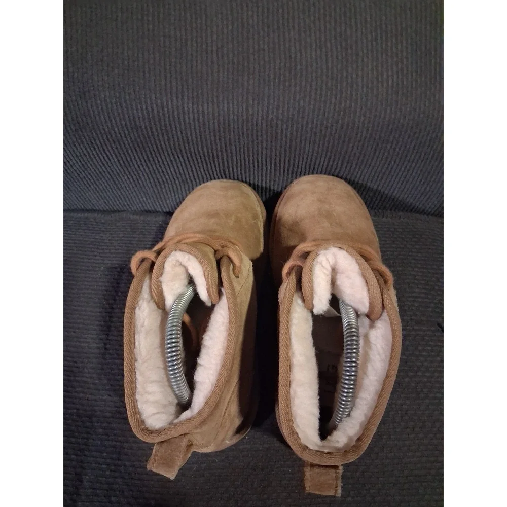 UGG Neumel II Graphic Boys Boots Size‎ 4 Chestnut Youth's Shoes 1120703K